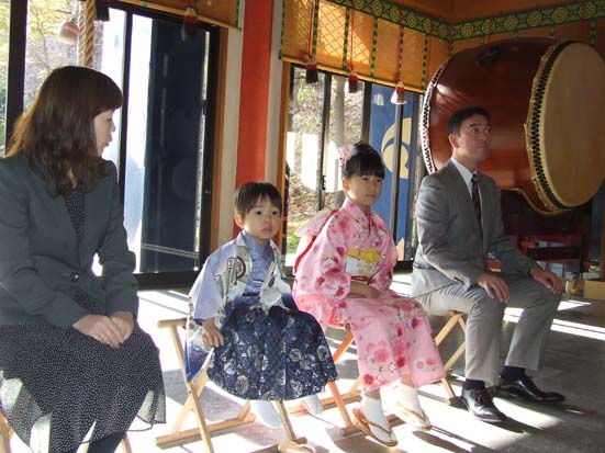 健やかな成長願い 北門神社 家族で七五三参り 稚内プレス社