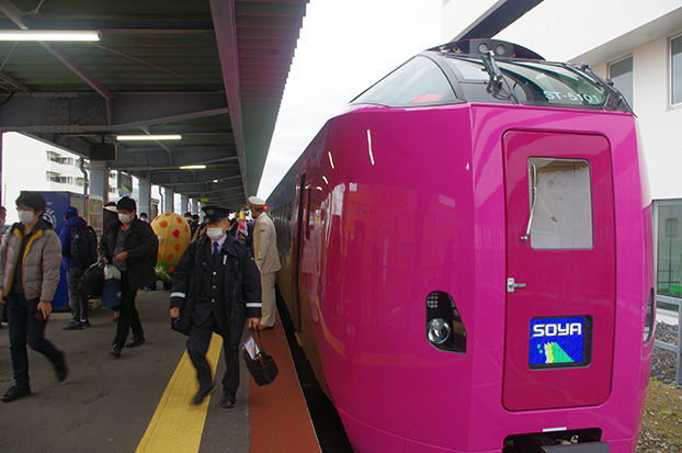 観光列車はまなす到着 １４ １５日宗谷線で運行 稚内プレス社