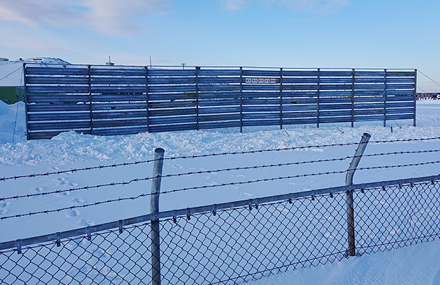 建管部が基地内に防雪柵設置 吹雪での効果を検証 稚内プレス社