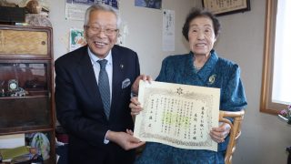 本間さんの長寿祝う　工藤市長　100歳迎え創作活動も