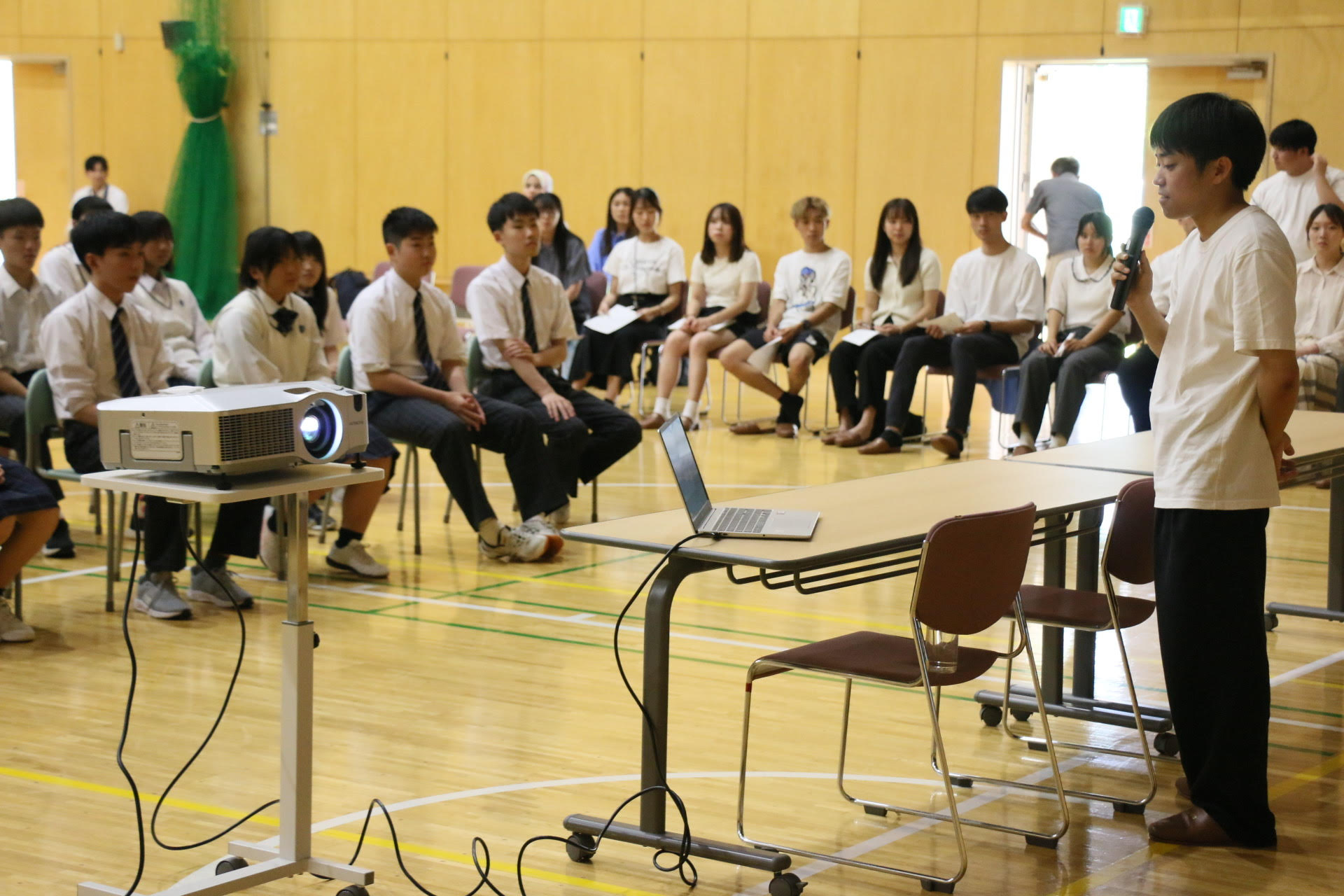 夢は気付けば見つかるもの 慶應義塾大学生 東中でキャリア講演会