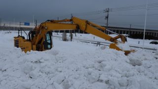 急ピッチに会場造り JC 7、8日の氷雪の広場向け | 稚内プレス社