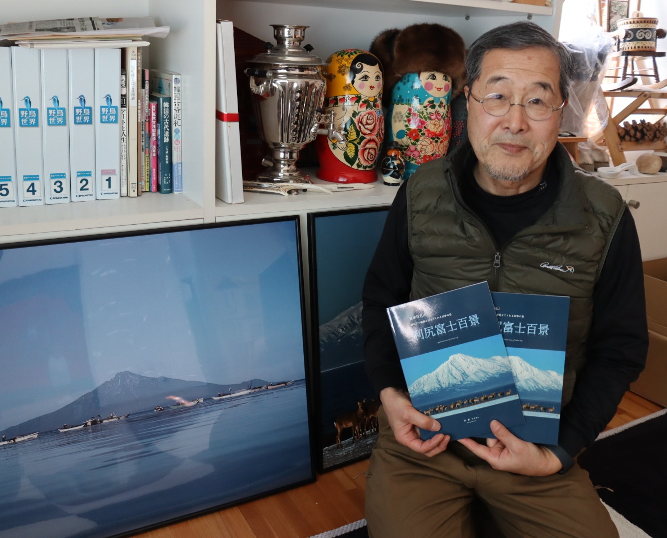 10年に及ぶ利尻富士百景 斉藤さん 写真集とし自費出版 | 稚内プレス社